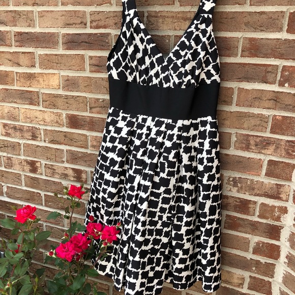 White House Black Market Dresses & Skirts - White House Black Market black&white dress size6